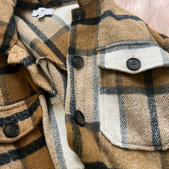 Shacket - Picture 2 of 4